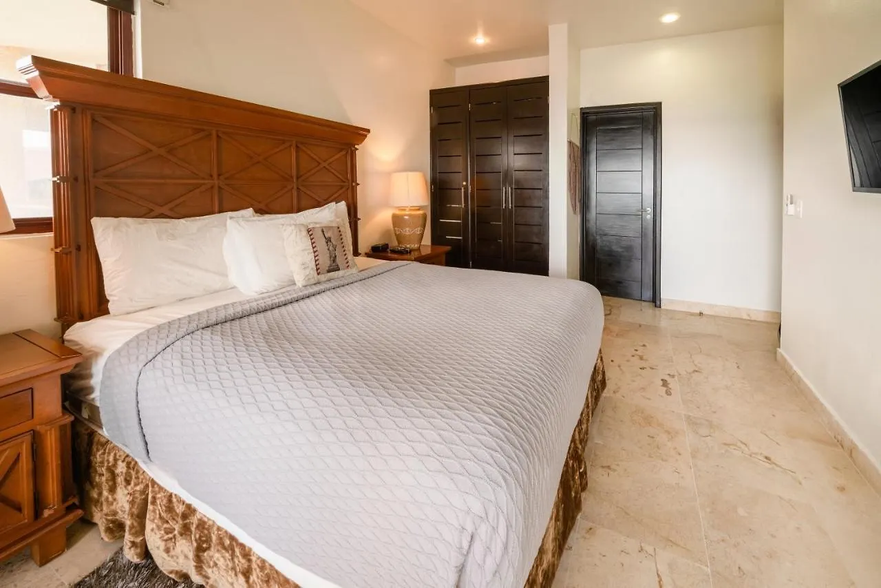 Condo Surf 405 - Luxury Oceanview Beachfront 3 Bedroom With Gym - At El Faro Condos Playa del Carmen Сasa de vacaciones
